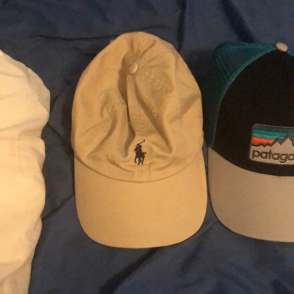Under armor polo Patagonia and vineyard vines hats - Picture 2 of 5